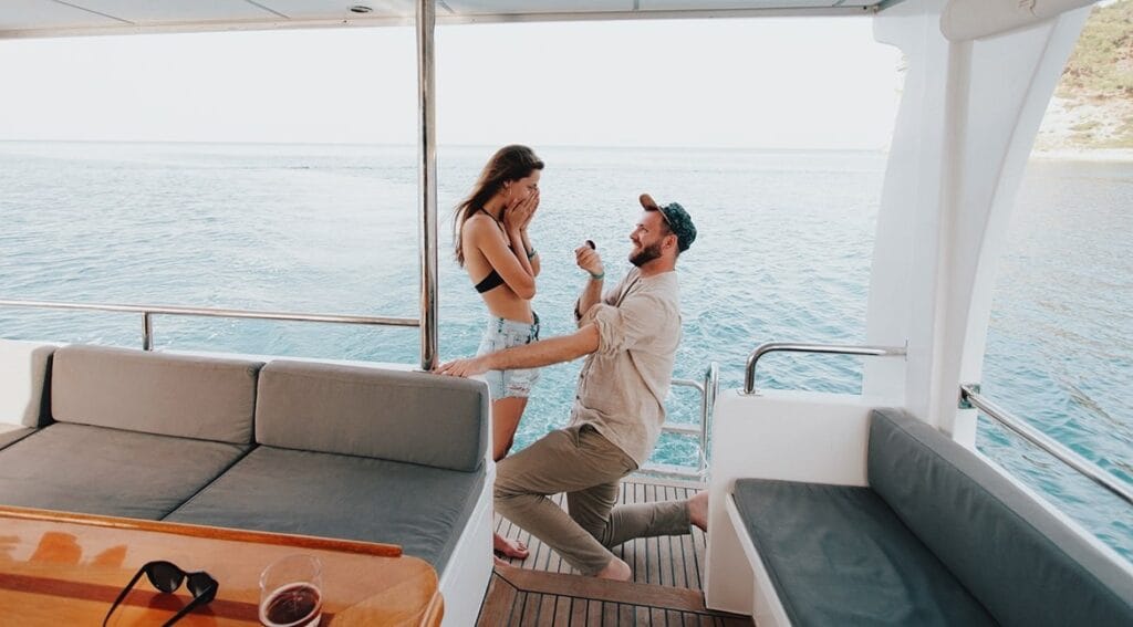 Proposta di matrimonio a bordo della barca davanti a Scilla
